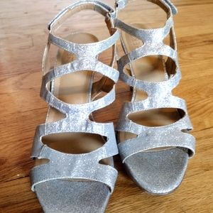 (A15) Naturalizer women's  Dianna Strappy Silver Glitter Heels...